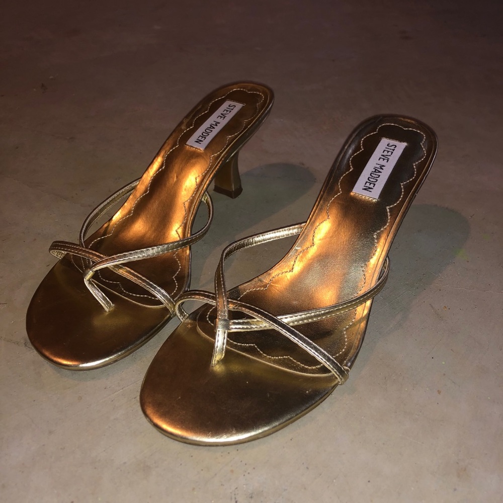Vintage Steve Madden gold strappy toe kitten heels